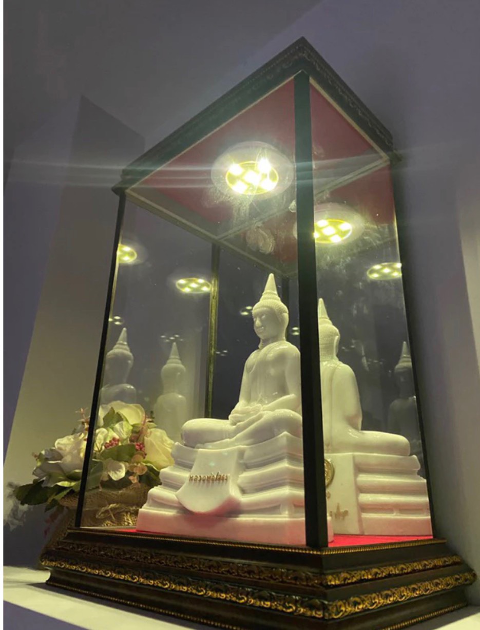 Tượng Phật Ngọc Luang Phor Sothorn Phiên Bản Đặc Biệt Của Chùa Wat Sothonwararam Worawihan (Chỉ Có 1 Bức Duy Nhất) - Ảnh 7