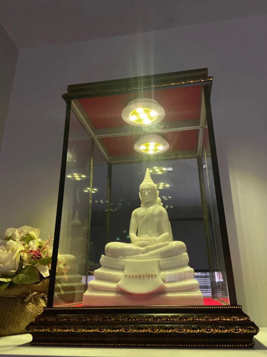 Tượng Phật Ngọc Luang Phor Sothorn Phiên Bản Đặc Biệt Của Chùa Wat Sothonwararam Worawihan (Chỉ Có 1 Bức Duy Nhất)