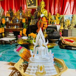 Tượng Phật Chinnarat Tại Chùa Wat Phra Si Rattana Mahathat