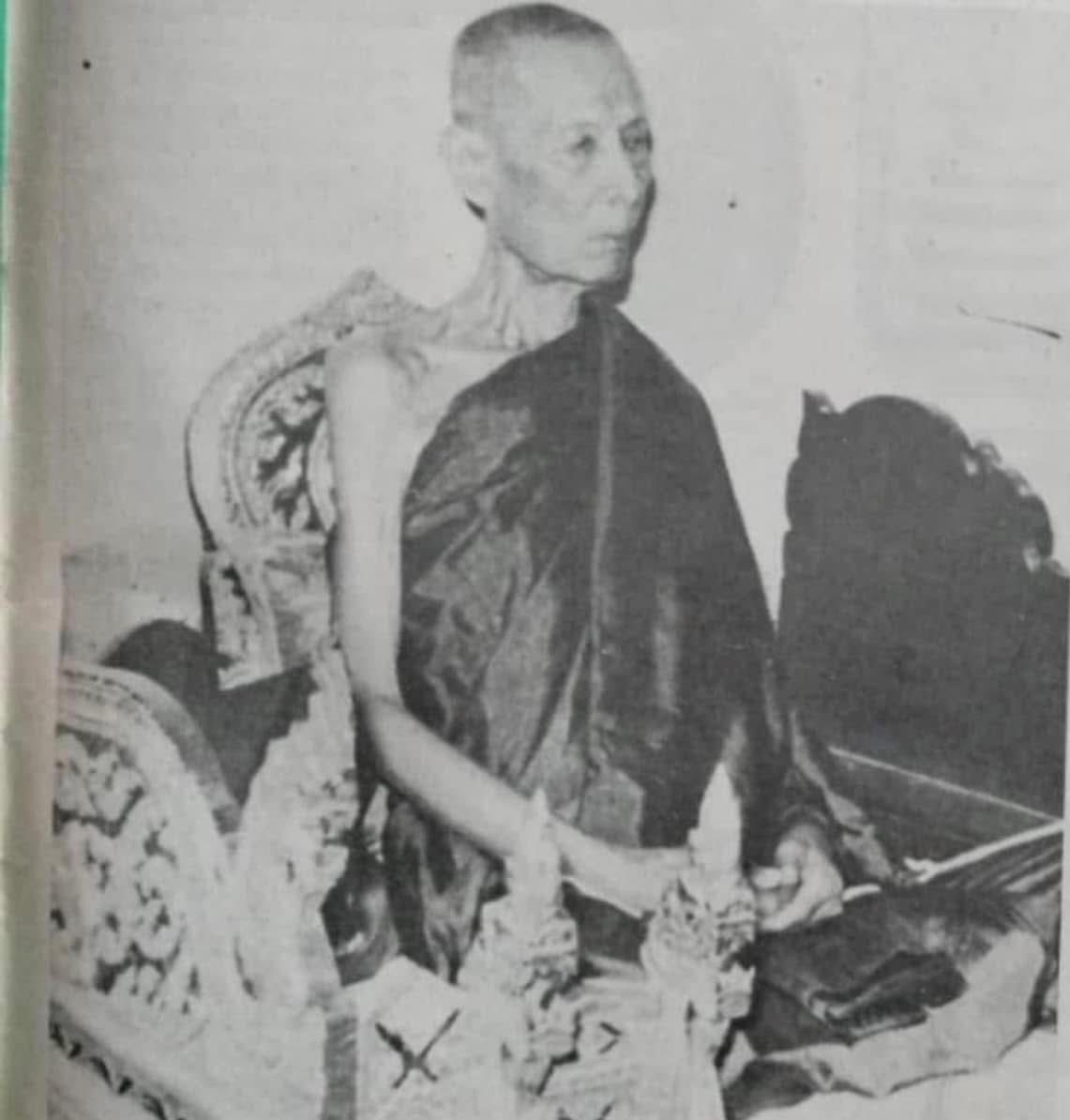 Amulet 20 Tượng Phật Phanasbodee năm 2517 Phật lịch (1974) của thầy Luang Pu Tim và thầy Luang Pu Toh chùa Wat Lahan Rai - Ảnh 7