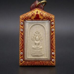 Amulet Phra Somdej Satthana Kae năm (1993) do Thầy Wiwian Chùa Duang Khae tự tay tạo bột và gia trì.