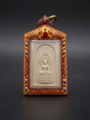 Amulet Phra Somdej Satthana Kae năm (1993) do Thầy Wiwian Chùa Duang Khae tự tay tạo bột và gia trì.